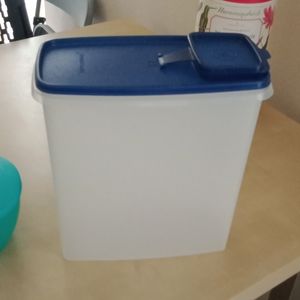 Tupperware Cereal Keeper